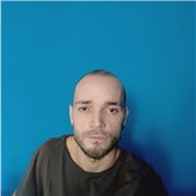 Diplomato in Economia aziendale e Artigianato Falegnameria offre lezioni di italiano per stranieri